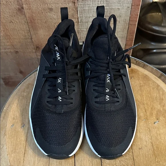 NEW Nike Air Max Black and White Athletic Shoes - Picture 2 of 5